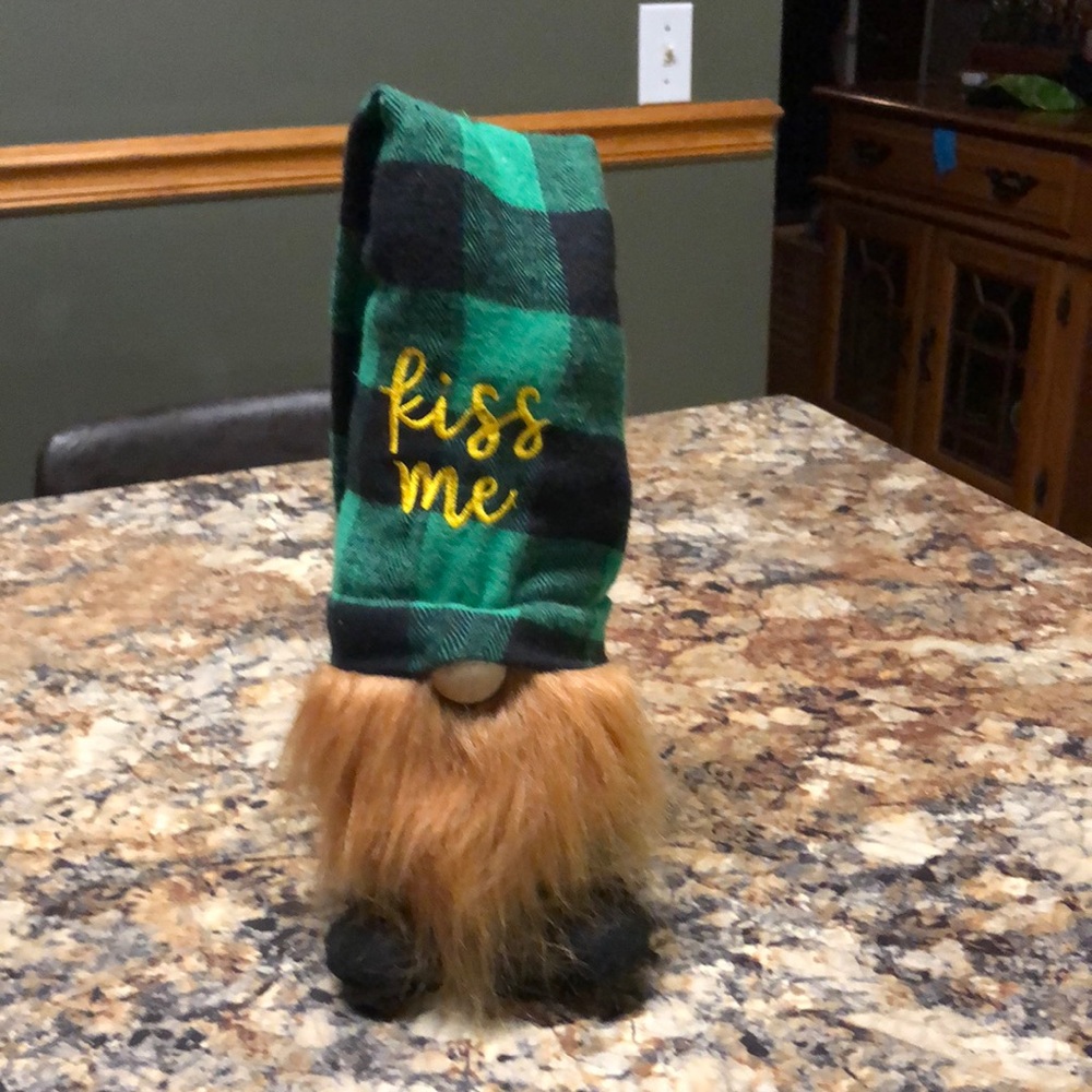 Kiss me gnome